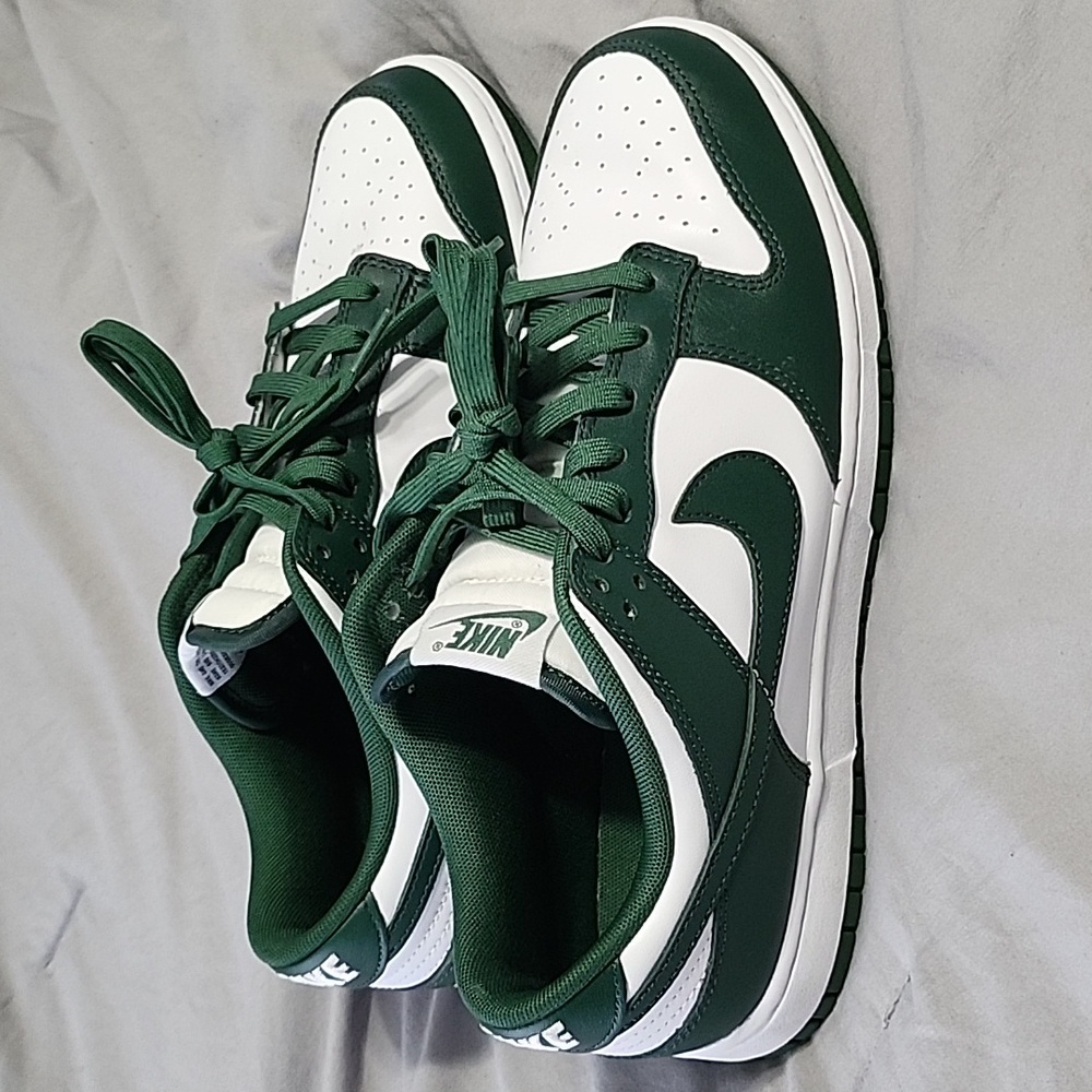 Michigan State dunks